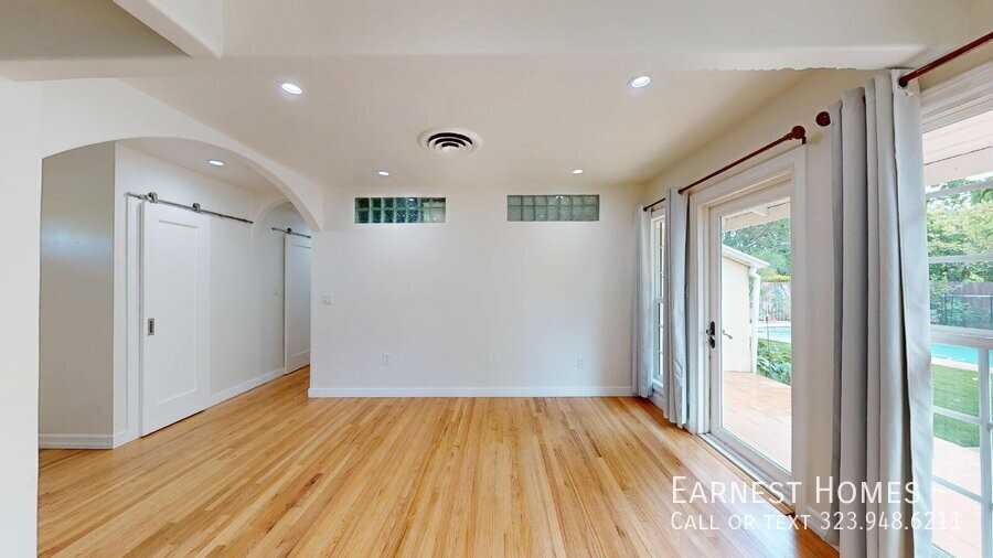 19022 Sylvan St - Photo 4 of 26