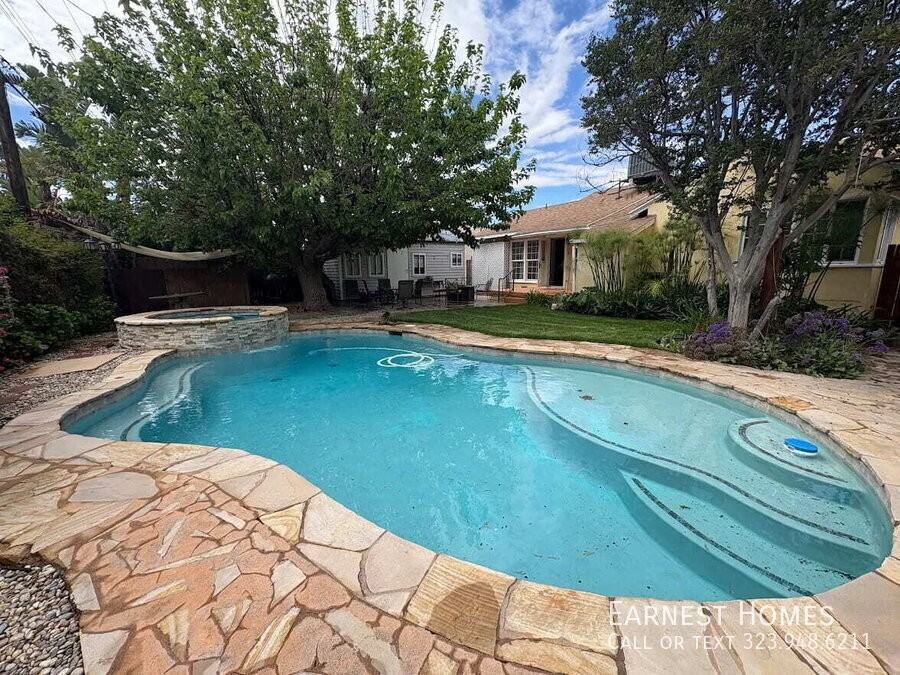 19022 Sylvan St - Photo 2 of 26