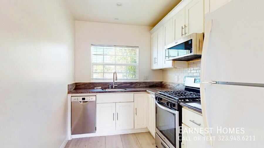 19020 Sylvan St - Photo 6 of 14