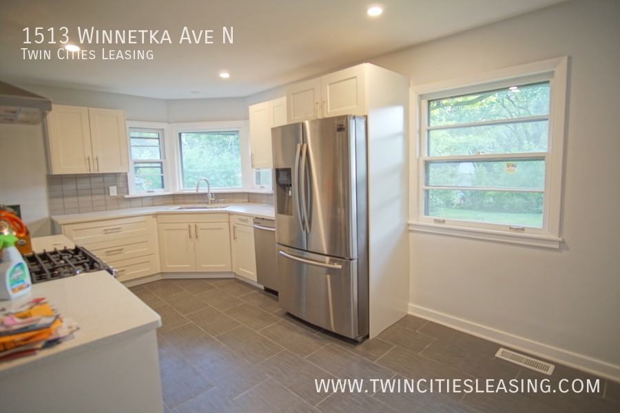 1513 Winnetka Ave N - Photo 5 of 26