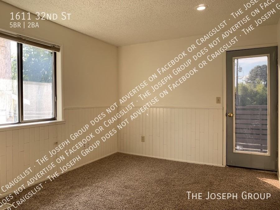 1611 32nd St - Photo 3 of 23