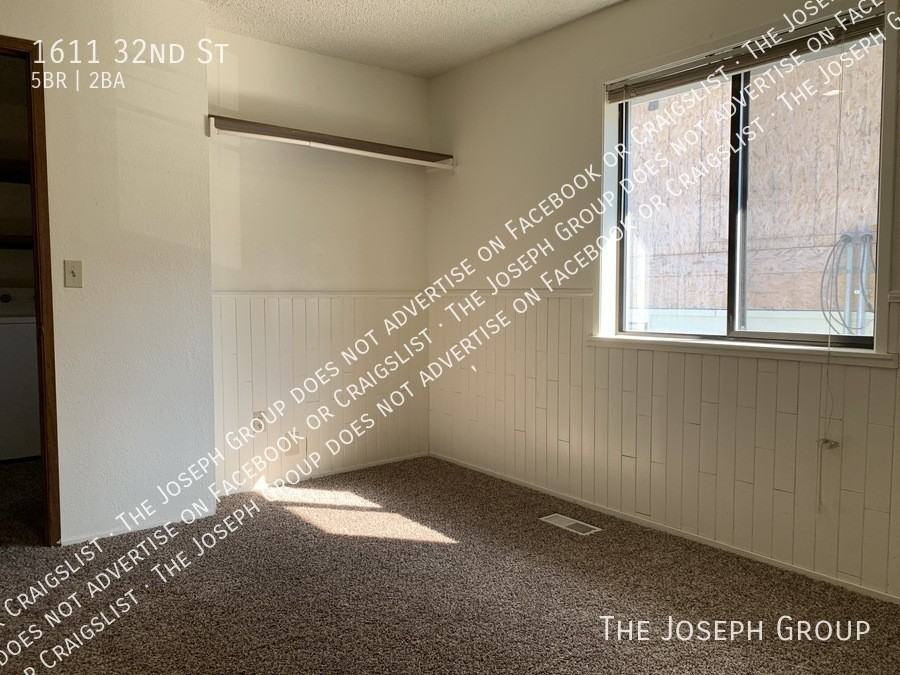 1611 32nd St - Photo 4 of 23