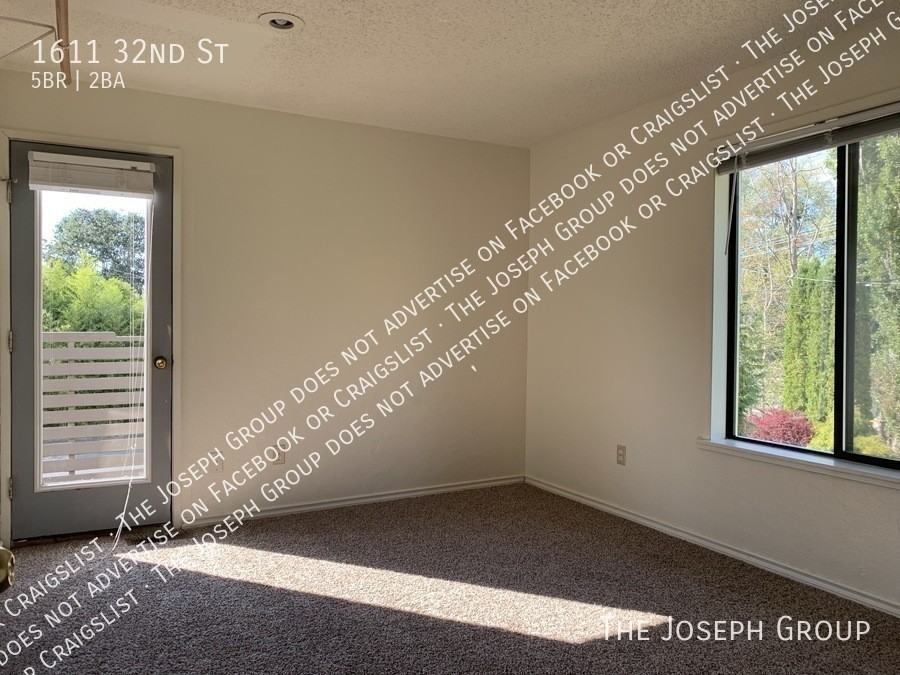 1611 32nd St - Photo 5 of 23