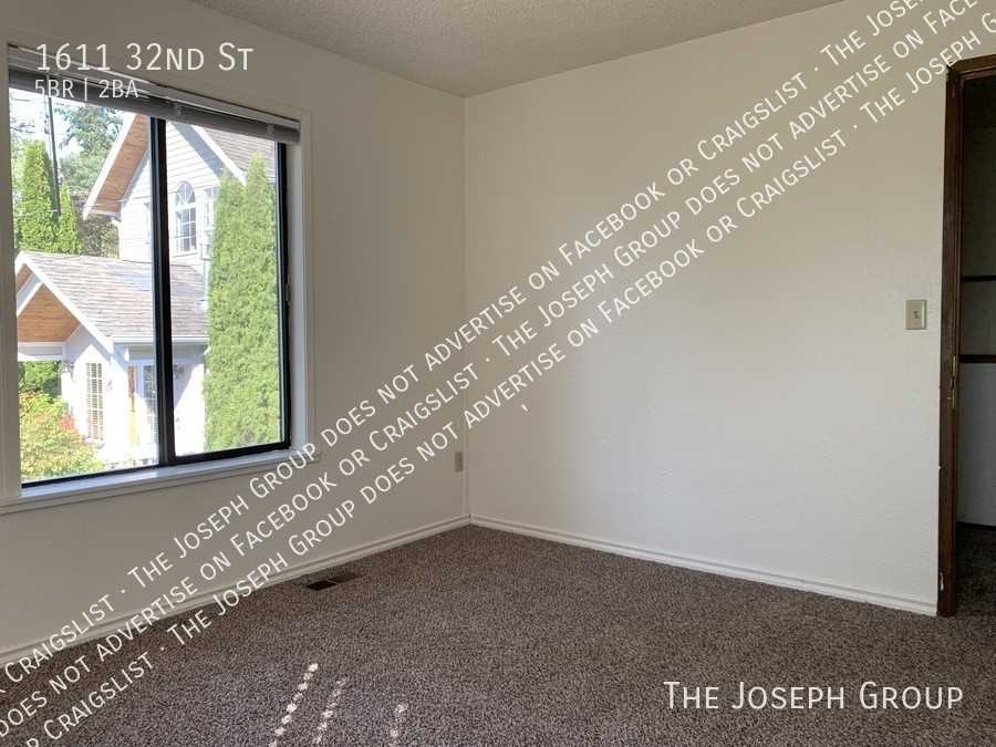 1611 32nd St - Photo 6 of 23