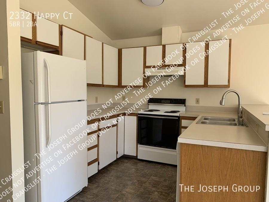 2332 Happy Ct - Photo 2 of 9