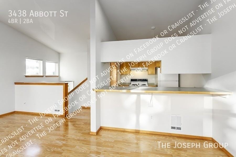 3438 Abbott St - Photo 4 of 32