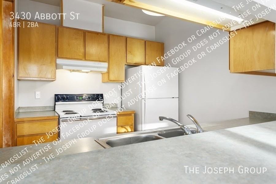 3430 Abbott St - Photo 4 of 33