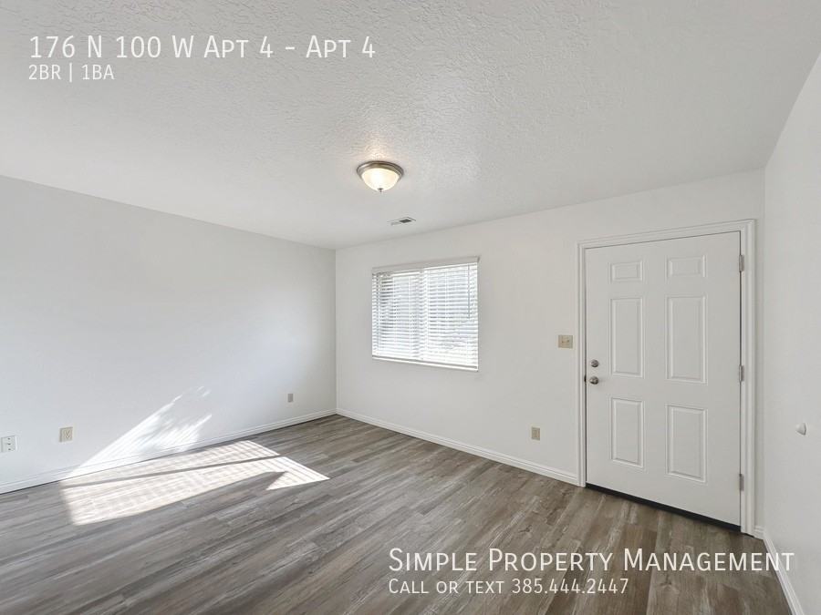 176 N 100 W Apt 4 #4 - Photo 5 of 27
