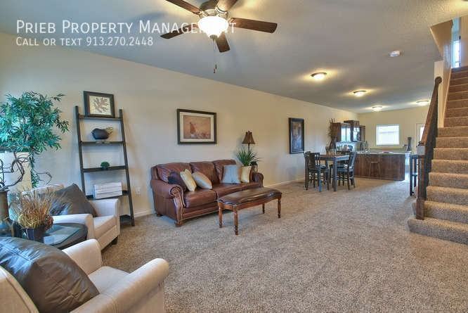 1831 W Spruce St - Photo 3 of 26