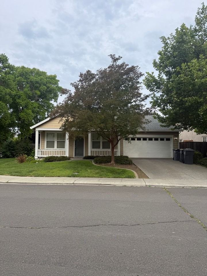3064 Audubon Cir - Photo 2 of 30