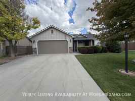 featured image of 4512 Julie St