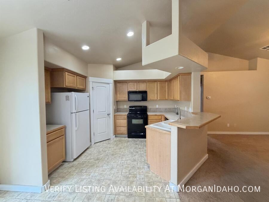 4512 Julie St - Photo 3 of 11