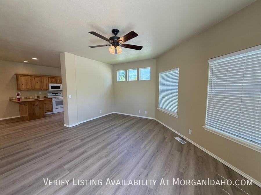 6698 W Poplar St - Photo 2 of 15
