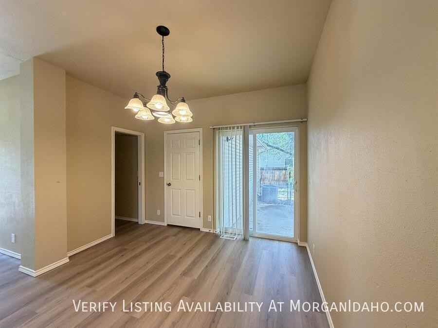 6698 W Poplar St - Photo 3 of 15
