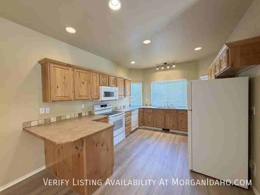6698 W Poplar St - Photo 4 of 15