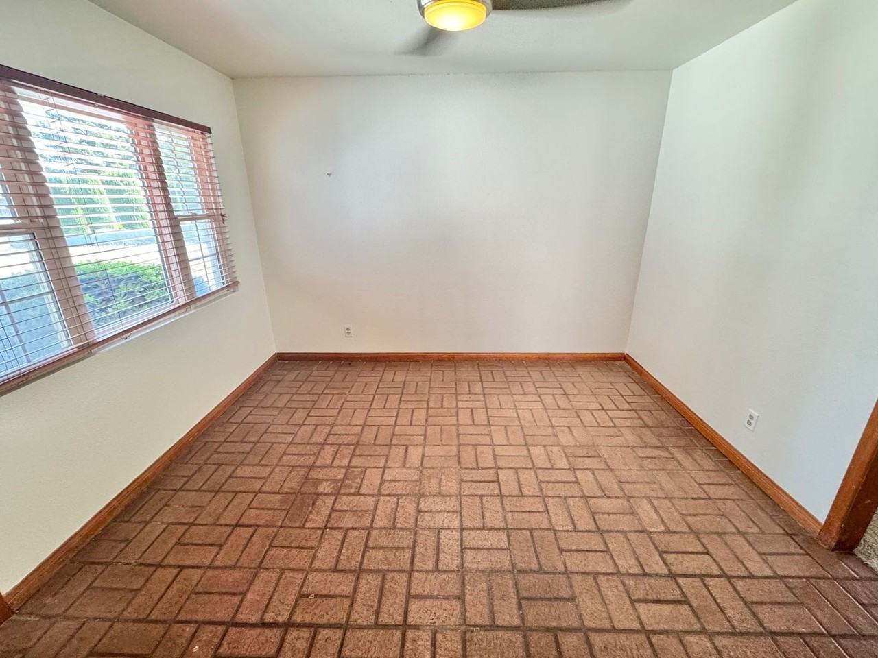 2901 Burton Ave - Photo 2 of 31