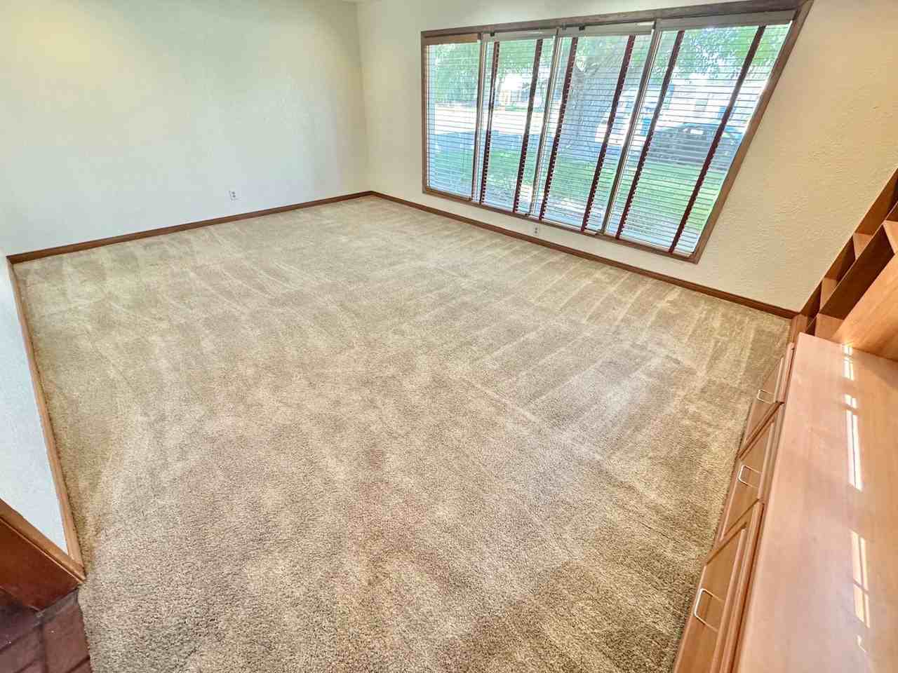 2901 Burton Ave - Photo 3 of 31