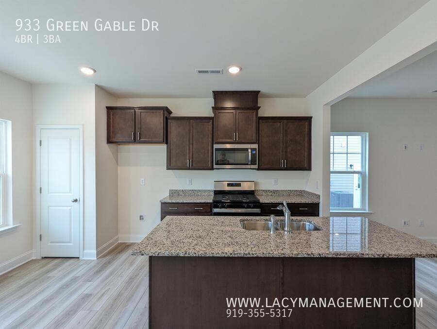 933 Green Gable Dr - Photo 4 of 19
