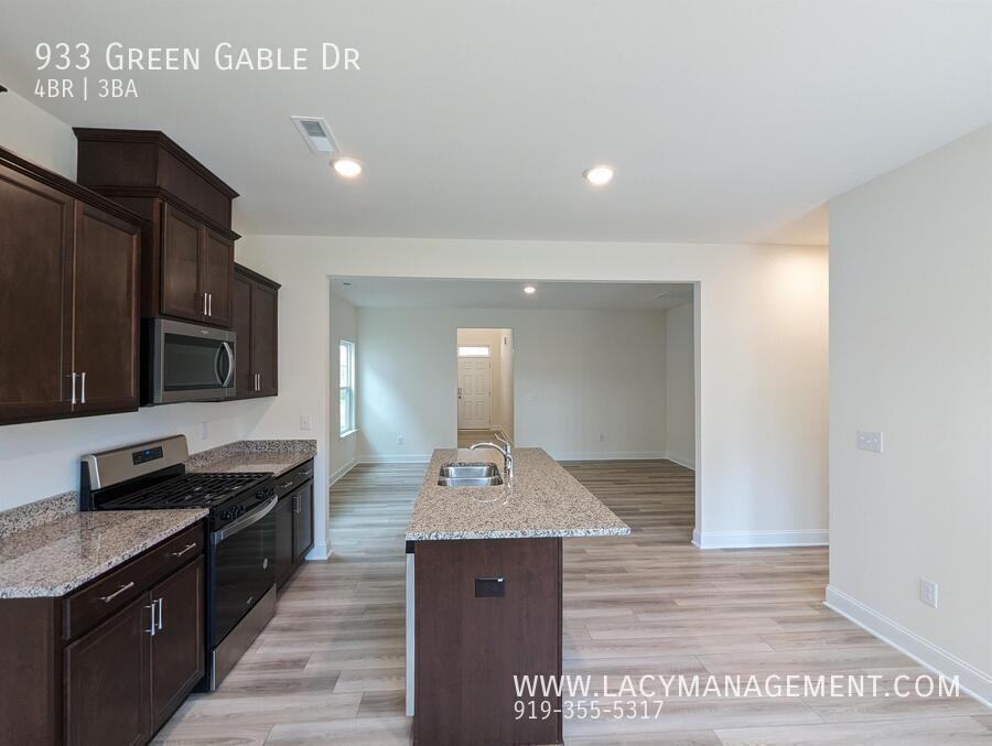933 Green Gable Dr - Photo 5 of 19