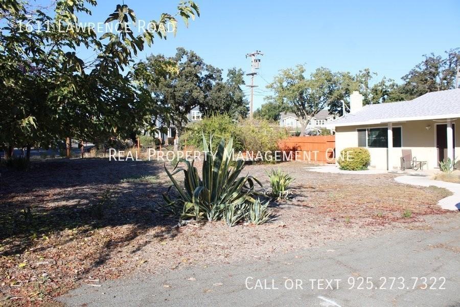 1611 Lawrence Rd - Photo 3 of 26