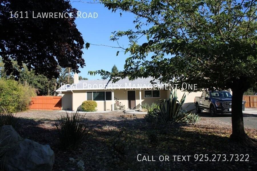 1611 Lawrence Rd - Photo 4 of 26