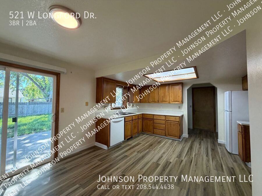 521 W Longford Dr - Photo 3 of 10