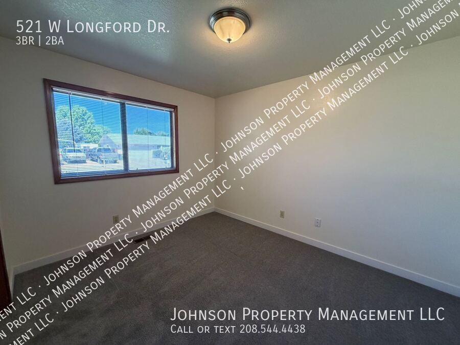 521 W Longford Dr - Photo 4 of 10