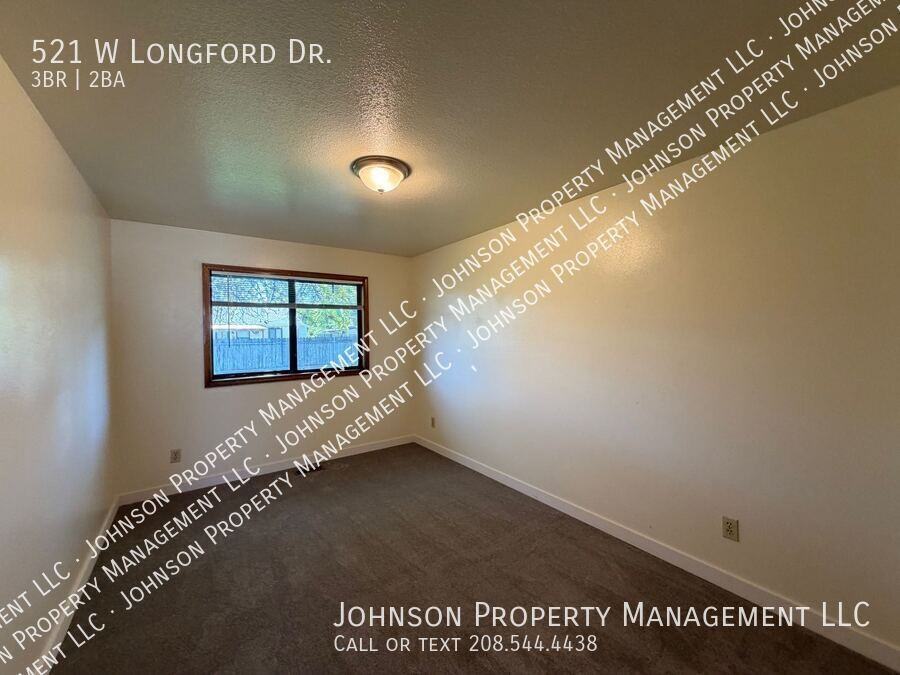 521 W Longford Dr - Photo 6 of 10