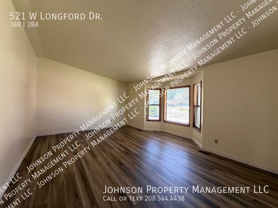 521 W Longford Dr - Photo 7 of 10