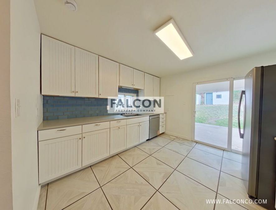 3148 W Pikes Peak Ave - Photo 5 of 18
