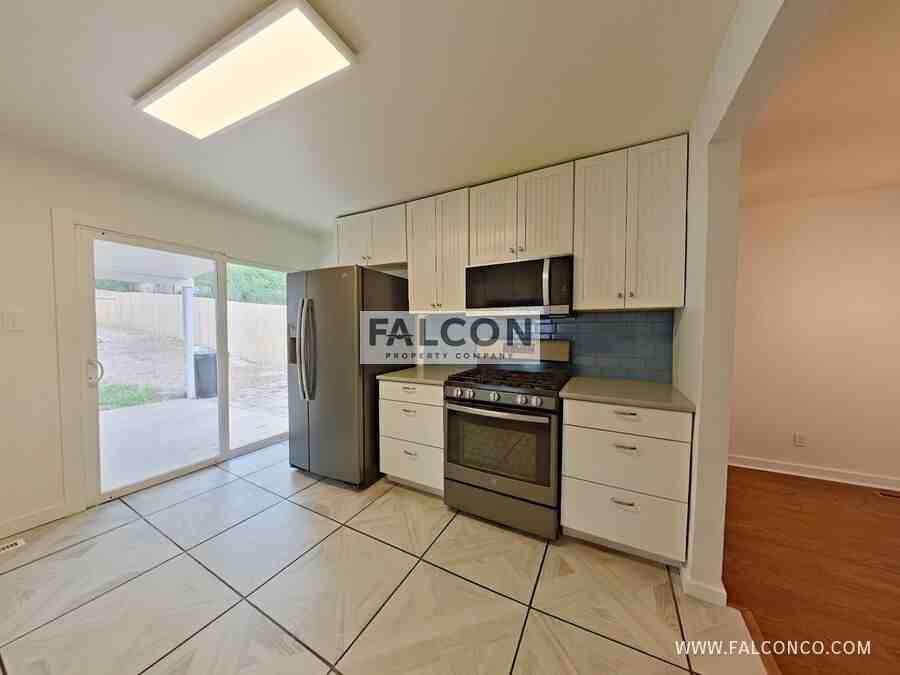 3148 W Pikes Peak Ave - Photo 7 of 18