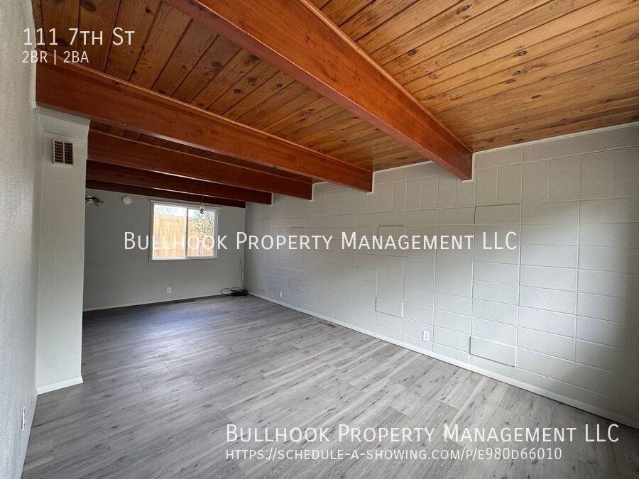 111 7th St - Photo 2 of 16