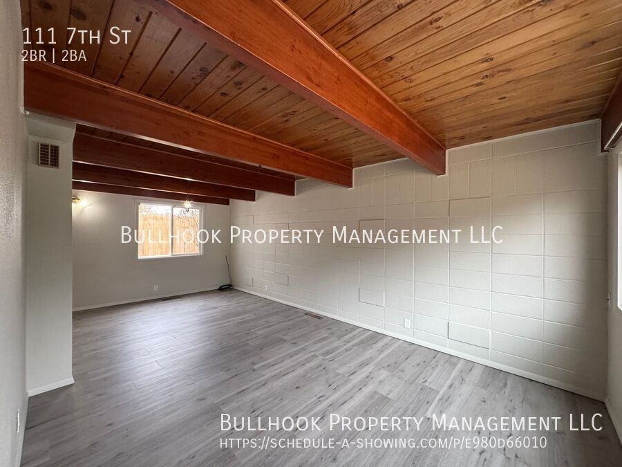 111 7th St - Photo 3 of 16
