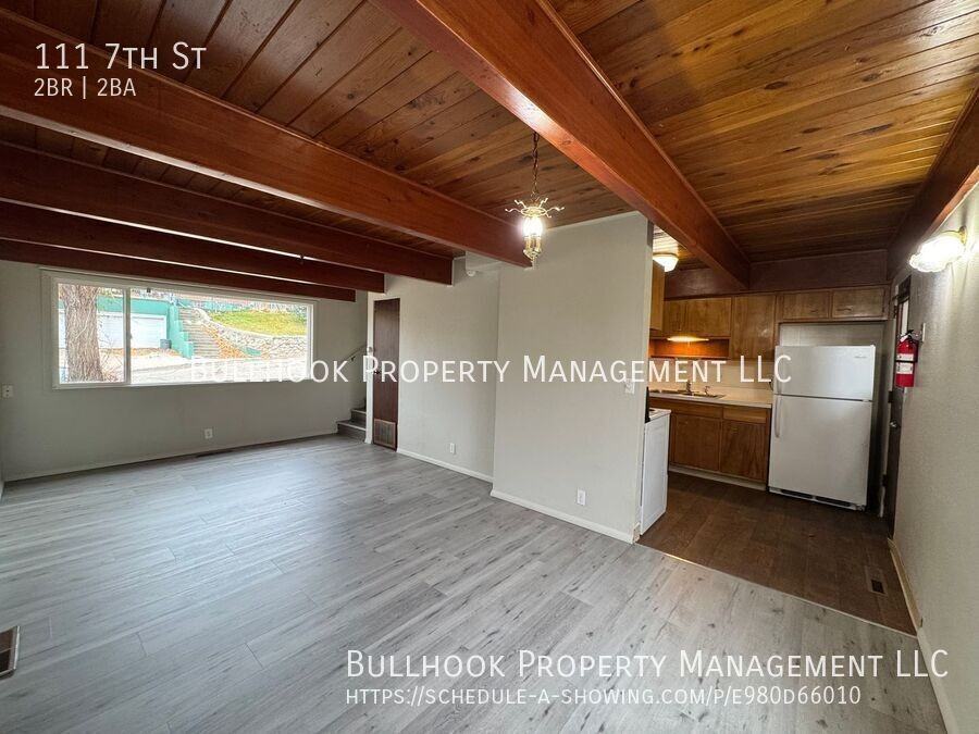 111 7th St - Photo 5 of 16