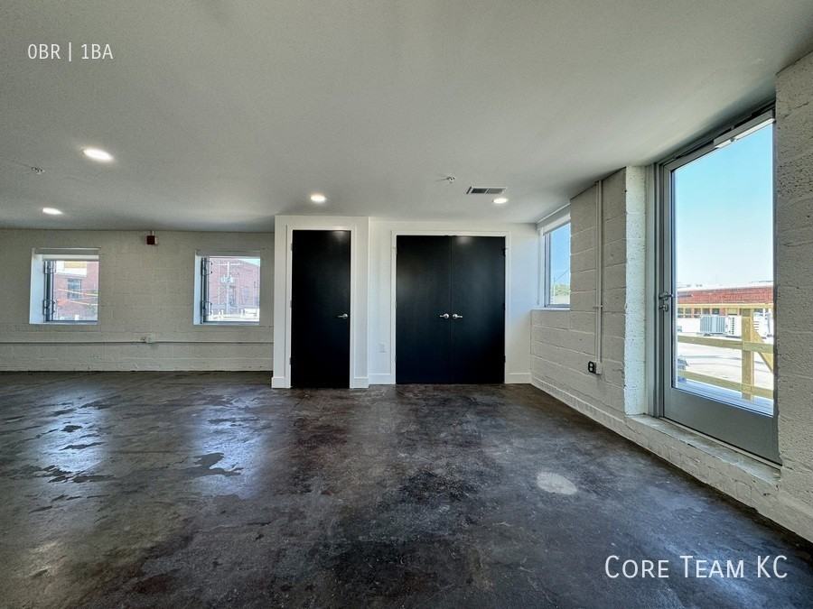 3100 Gillham Plz #304 - Photo 2 of 14