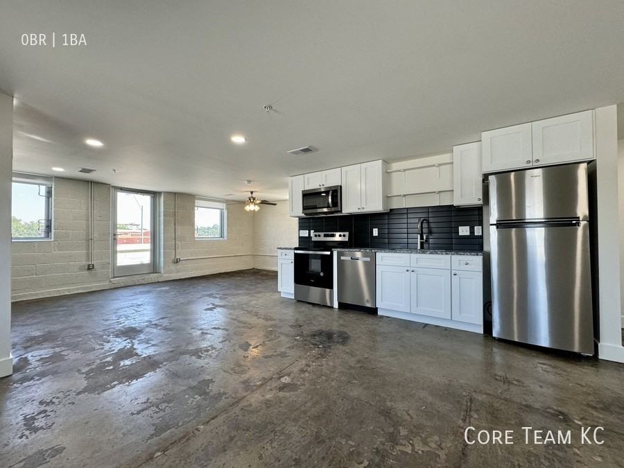 3100 Gillham Plz #304 - Photo 6 of 14