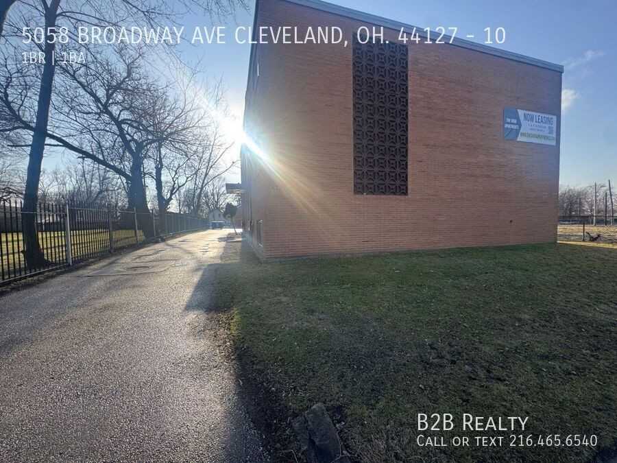5058 Broadway Ave #10 - Photo 2 of 20
