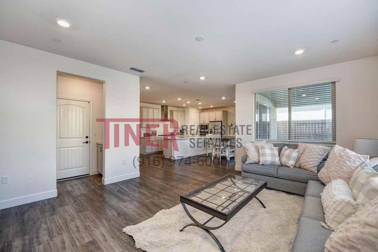 4016 Setucket St - Photo 6 of 50
