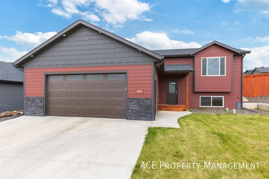 840 Jones Dr - Photo 2 of 13