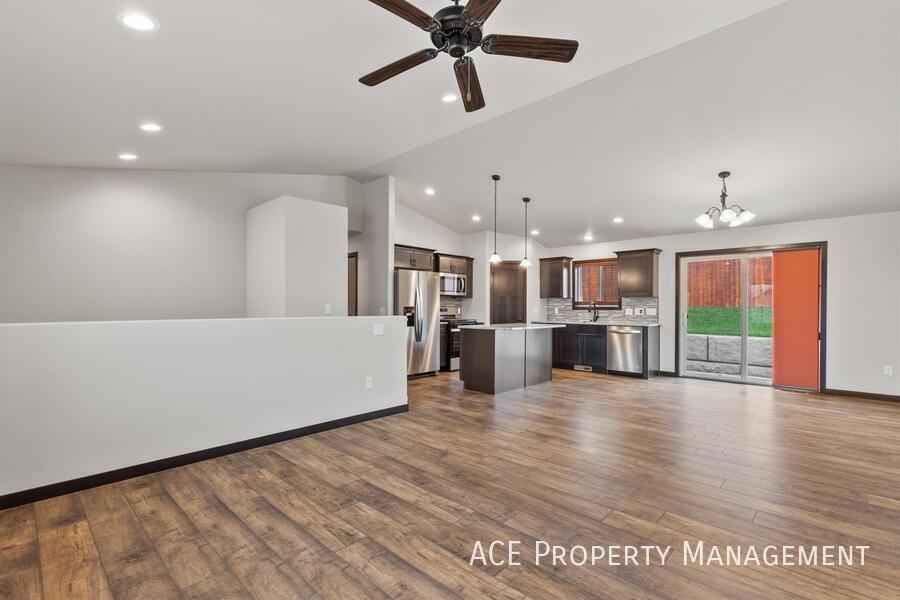840 Jones Dr - Photo 4 of 13