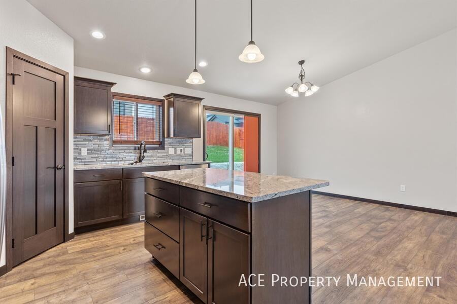 840 Jones Dr - Photo 5 of 13