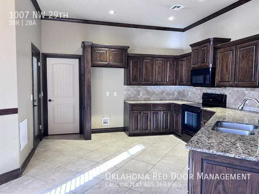 1007 Nw 29th St - Photo 2 of 36