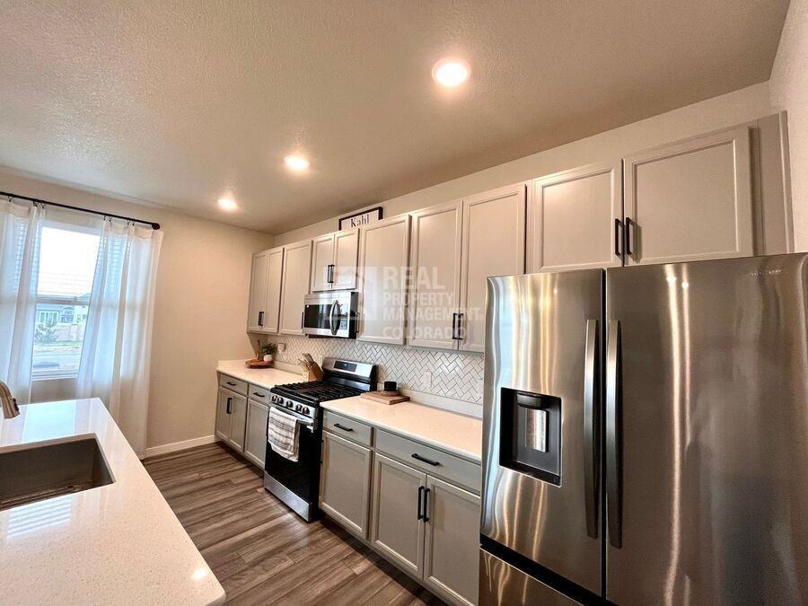 5240 Roundhouse Dr - Photo 3 of 18