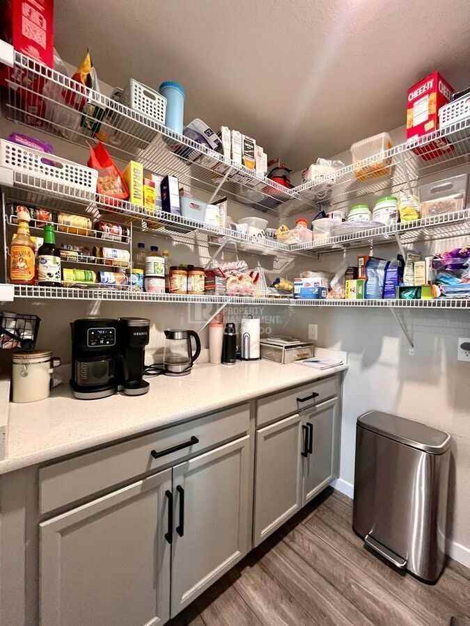 5240 Roundhouse Dr - Photo 4 of 18