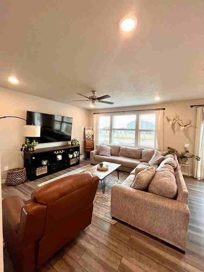 5240 Roundhouse Dr - Photo 5 of 18