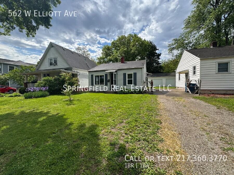 562 W Elliott Ave - Photo 2 of 11