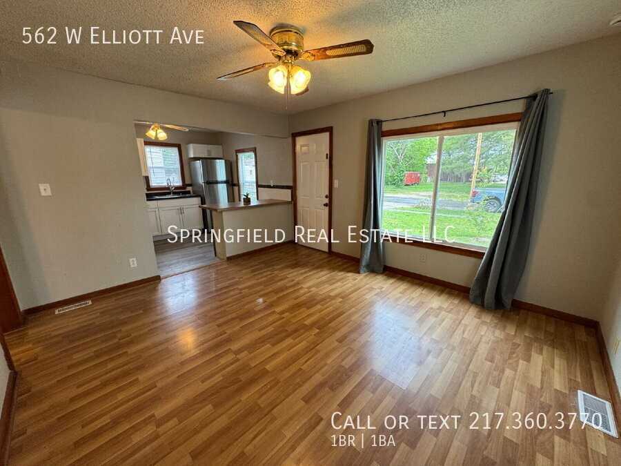 562 W Elliott Ave - Photo 3 of 11