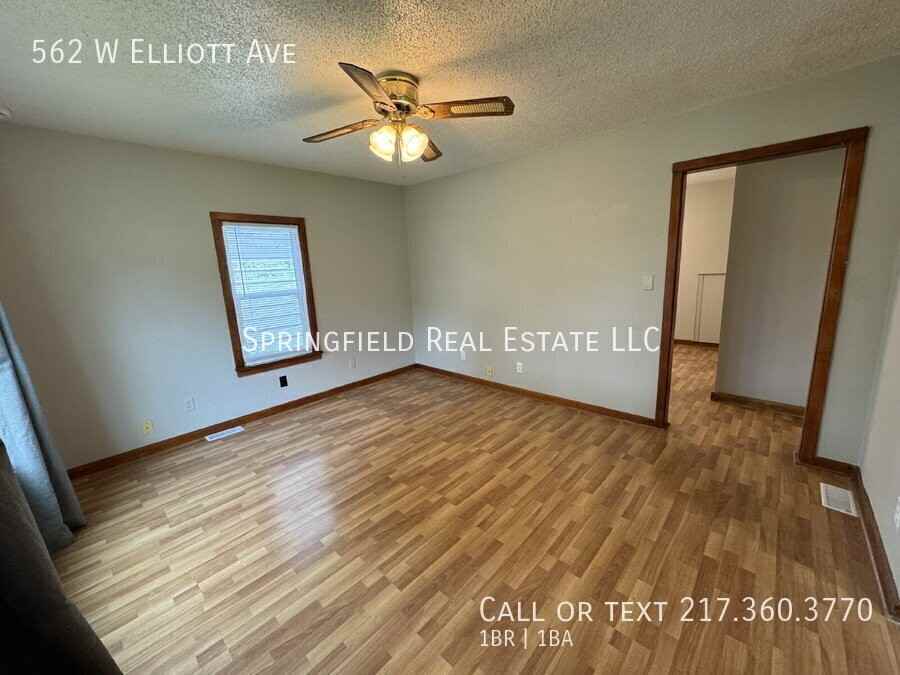 562 W Elliott Ave - Photo 4 of 11
