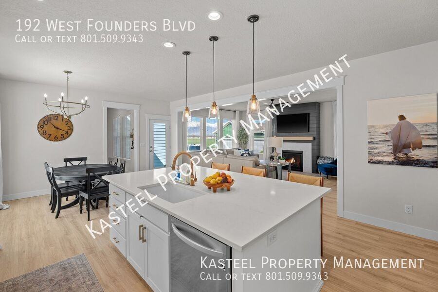 192 W Founders Blvd - Photo 5 of 50