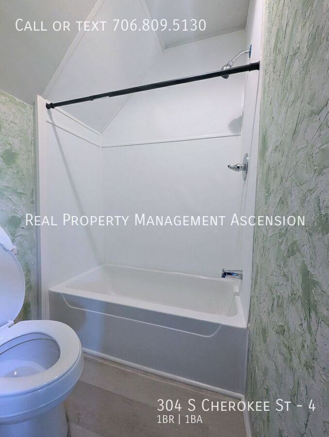304 S Cherokee St #4 - Photo 3 of 9